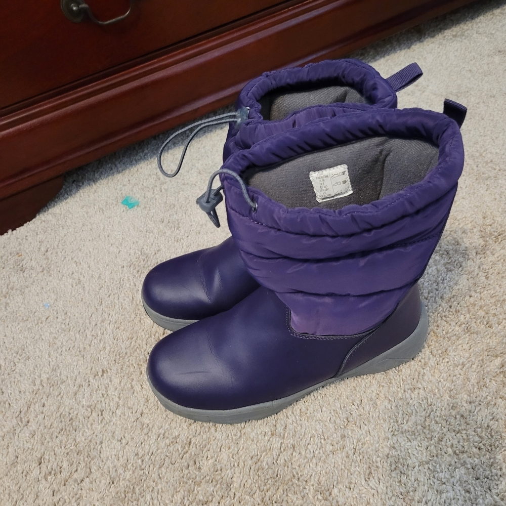 Shoes - Picture 3 of 4